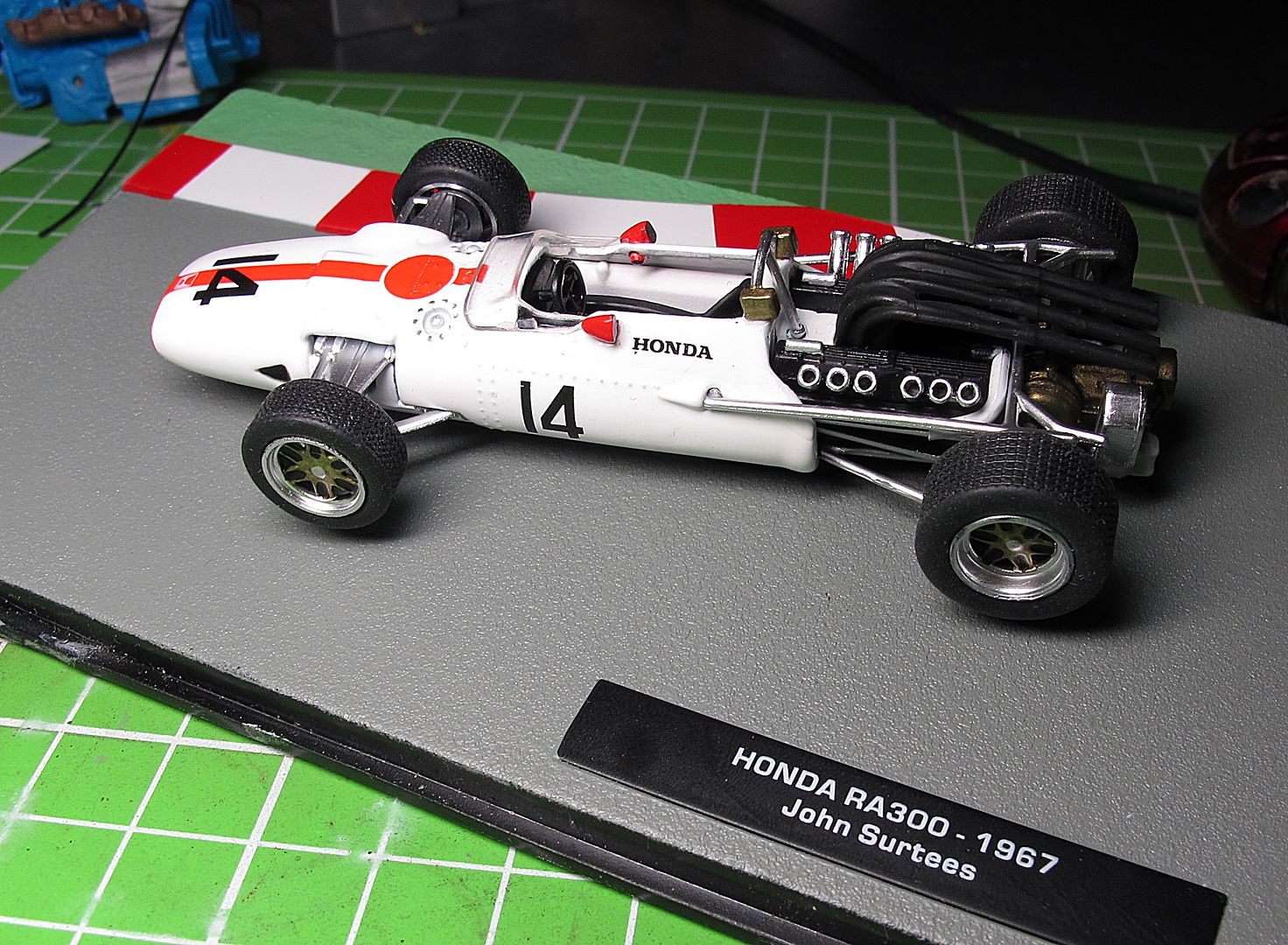 Formula 1 №10 - Honda RA 300 Джон Сёртис (1967)